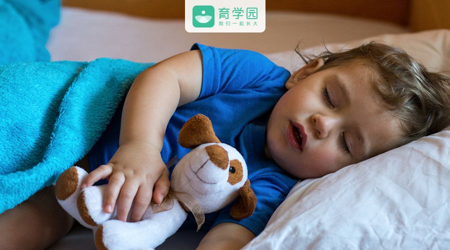                     怎么知道给宝宝盖的被子合不合适？