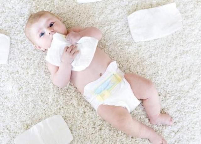 穿紙尿褲寶寶和「把尿」寶寶，2歲後有何差距？寶媽不妨提前了解 未分類 第2張