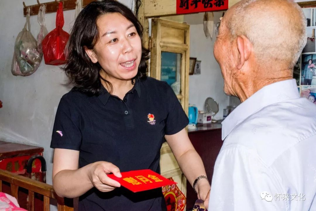 老区慰问见真情红色基因永传承政府副县长黄晓静到孙庄子乡慰问老党员