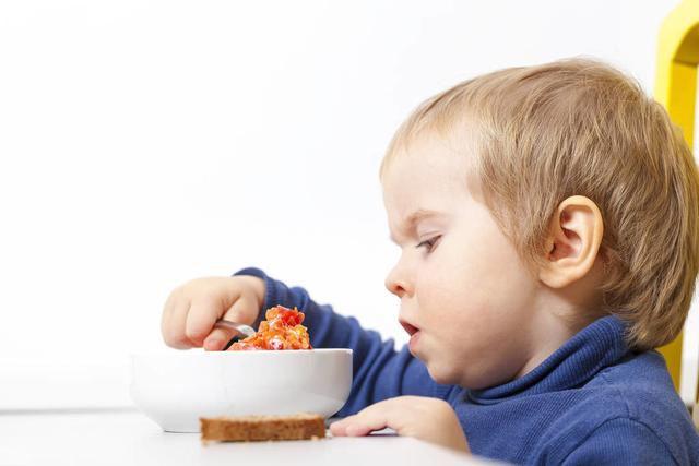                     钧钧妈分享：宝宝积食、不消化怎么办？告诉你几个不吃药的小妙招！