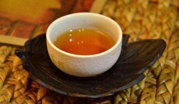                     原创            “开口茶”去胎毒？流传已久的育儿习俗其实是错的