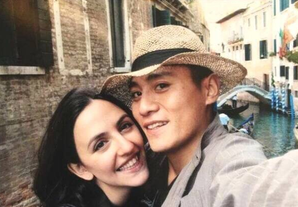 刘烨安娜结婚十周年:好的婚姻都期待快点变老 万博体育manbetx