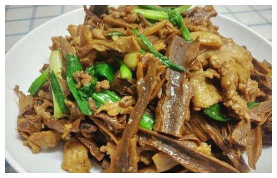 蘑菇干炒什么菜好吃 77ab139b8306477bab699e6f1d60a0c9.jpeg