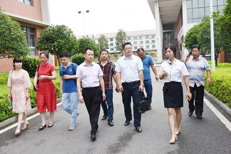 聚焦农村小学提升办学水平浏阳市里仁学校承办长沙市龙继红名校长活动