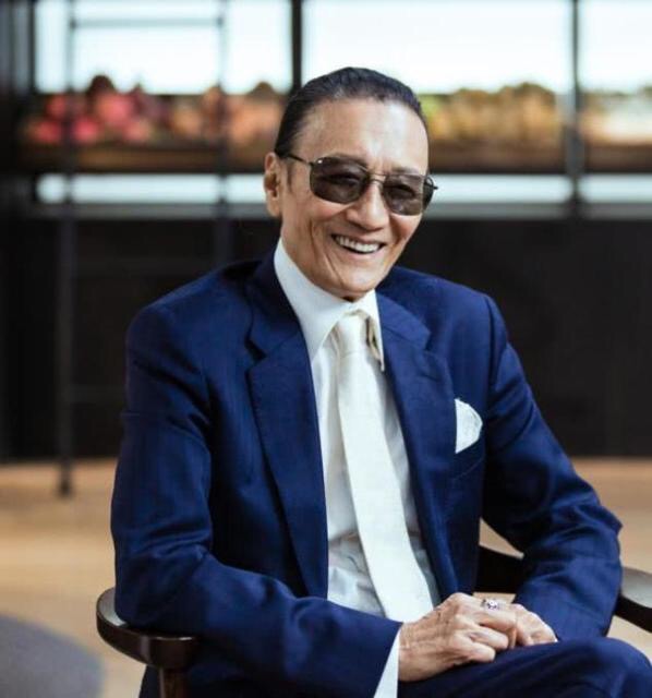 谢贤是香港最老的明星了,风流了几十年,从年轻