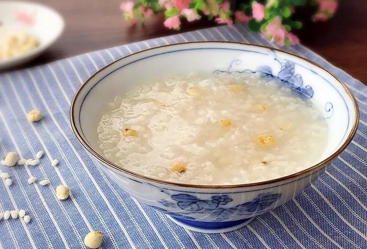 功效: 扁豆粥具有健脾化湿,和中消暑止泻的作用.