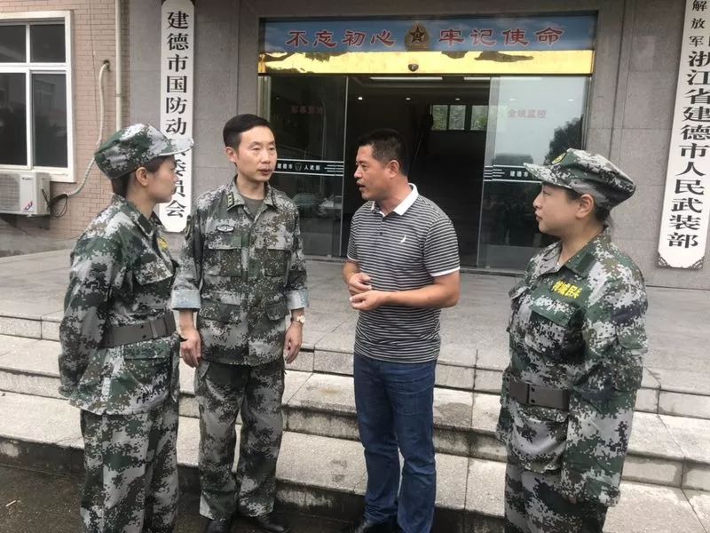 速来围观 千鹤女民兵展英姿 谁说女子不如男 训练