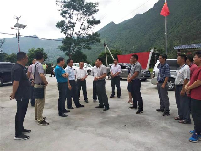 广州市花都区委常委区委办公室主任程学晋率队到秤架瑶族乡就民族地区