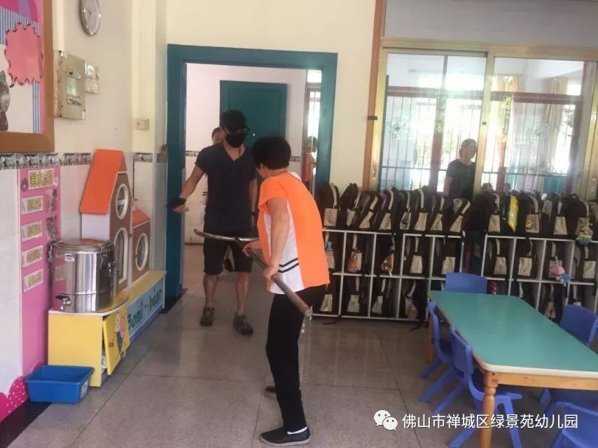 安全小讲堂 绿景苑幼儿园防暴演练_暴徒