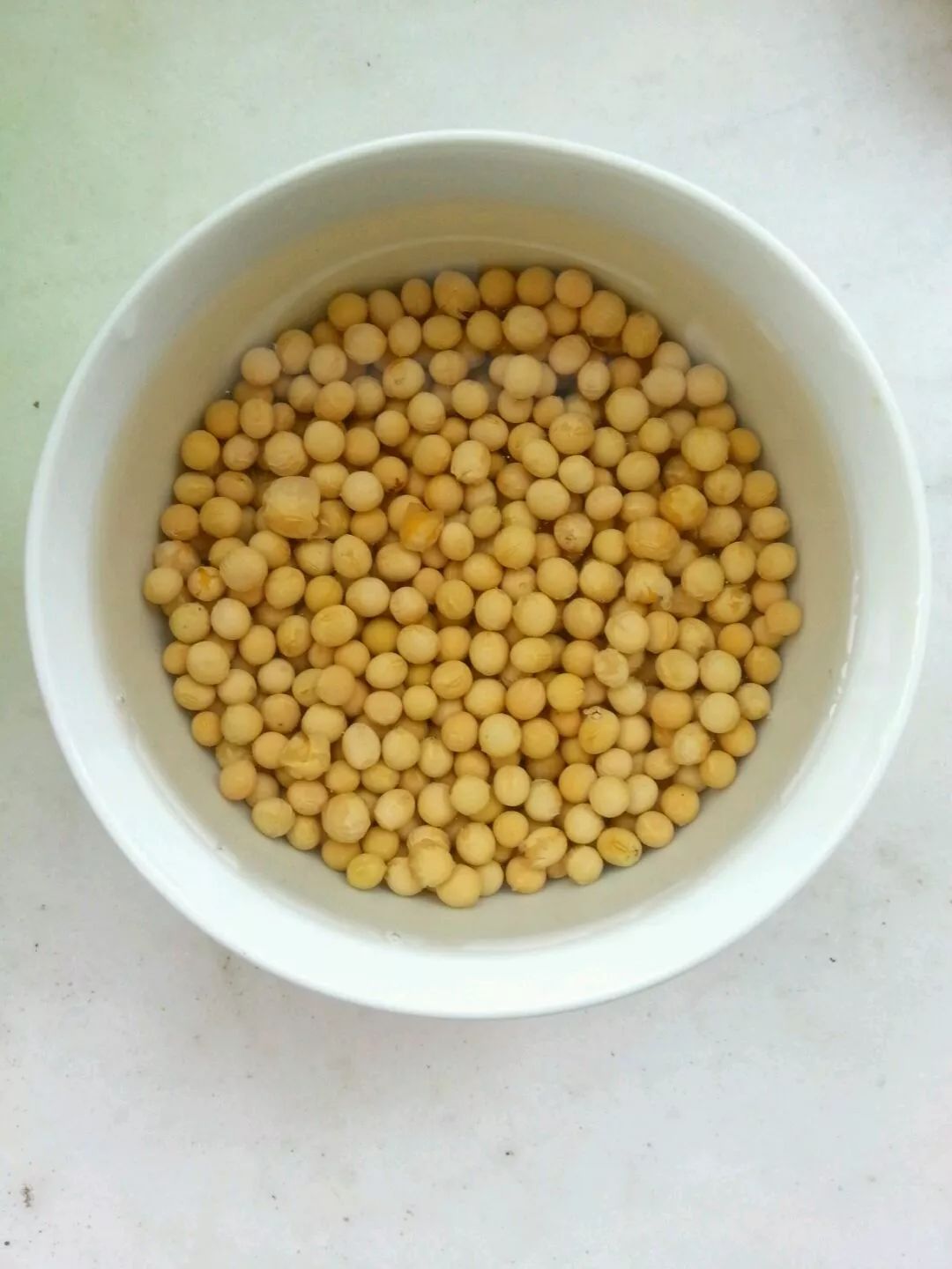 在家自制豆浆，如何快速泡黄豆呢