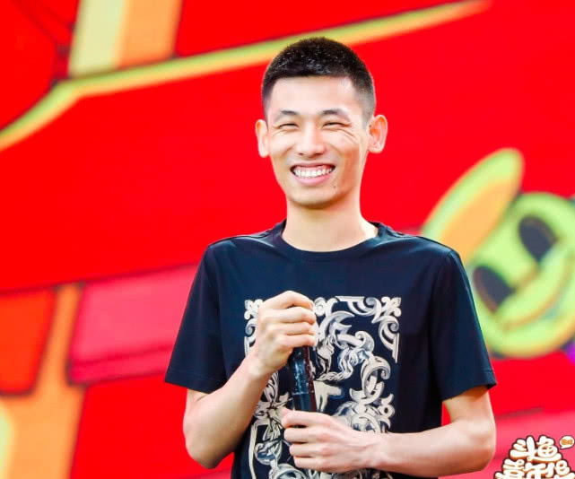 旭旭宝宝被当面绿了?韩茜茜与别人亲吻,看哭无数大马猴! bt365网址