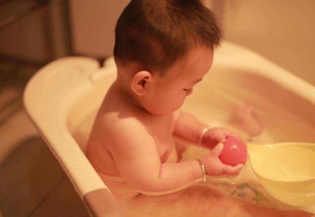                     原创            带宝宝打预防针时，家长别犯这4个禁忌，很多人都中招了