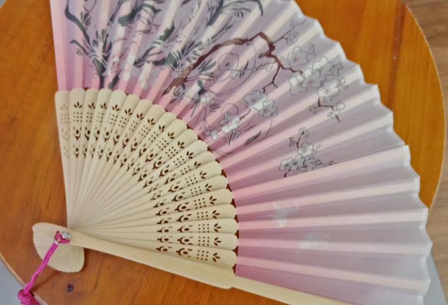 正品高档旗袍专用扇子 e099d92c423b4d20a70200a9fd419284.jpeg