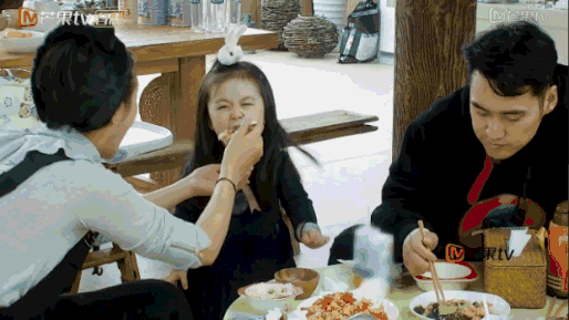                     钧钧妈分享：宝宝积食、不消化怎么办？告诉你几个不吃药的小妙招！