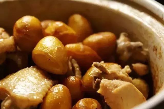 煲汤放姜还是陈皮 f404f5fb6da5459481ad6def20e6743d.jpeg