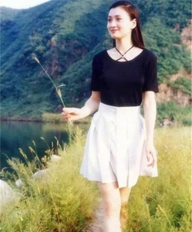 她因出演杨贵妃走红,被专情老公宠爱32年,如今54岁风采依旧 久久er热在这里只有精品66