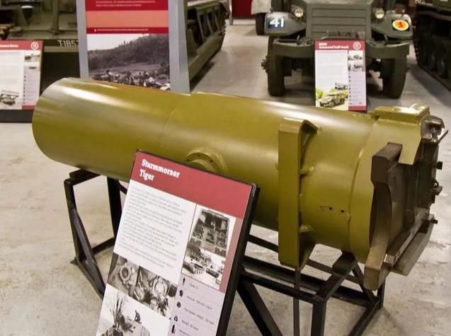 准确的说应该不算是火炮,而是一个火箭发射器