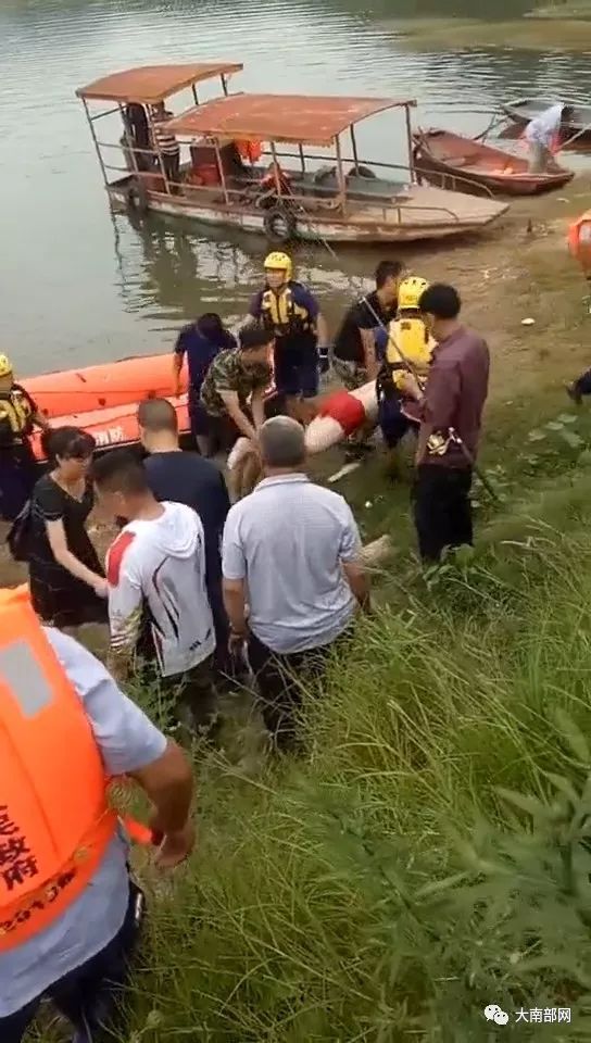 一男子在升钟水库钓鱼时,下水捞鱼竿溺亡