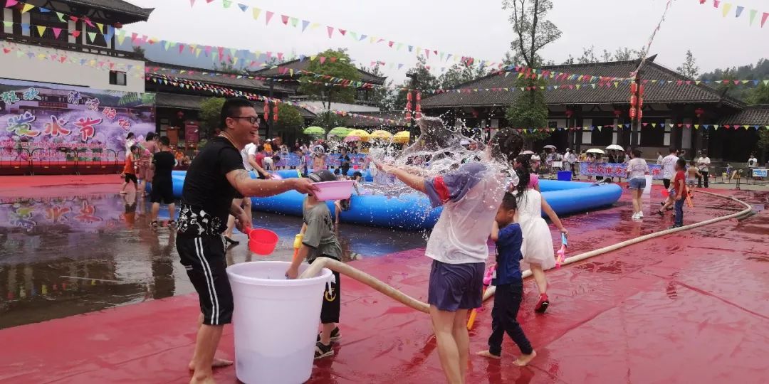 广元有个泼水节这个夏天超cool爽的玩水体验快来一起狂欢吧