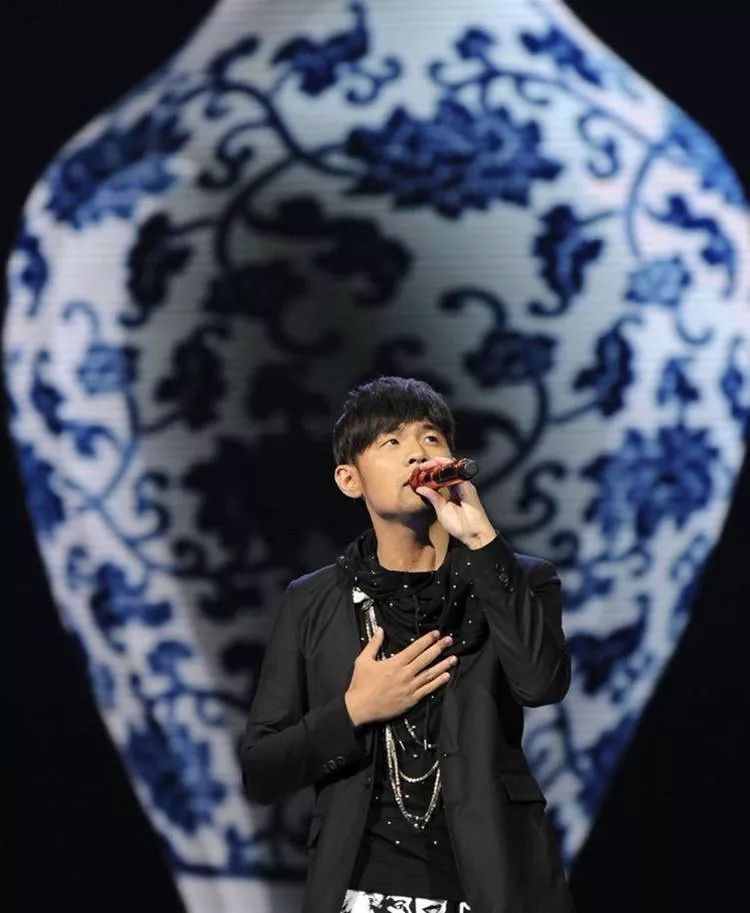 Roselyn好歌推荐: 英文版《青花瓷》,唱出别样