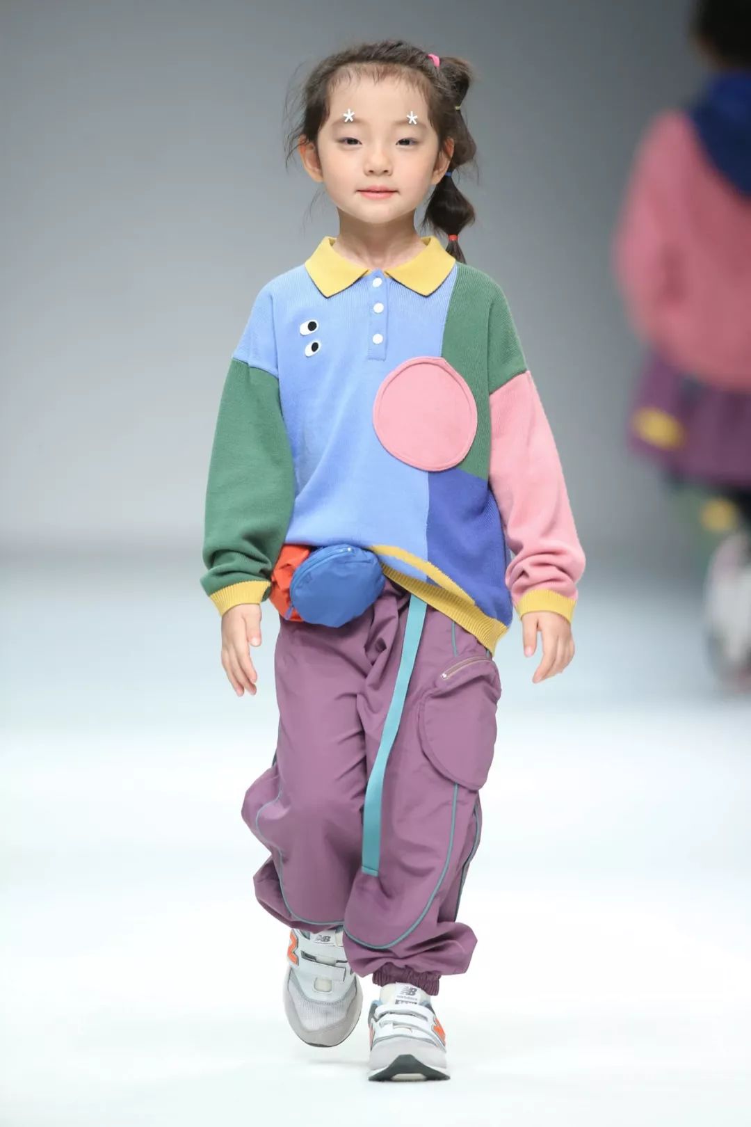 2020童装流行款式,2021童装流行款式 浅调中性色 包括甜美桃粉色在内的浅调中性色是2020/21秋冬童装的核心