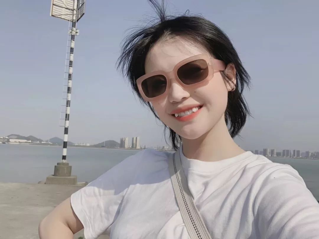 造型师鹿鹿:你曾经做过哪些现在看来很傻的事? www.imeee.net 造型师鹿鹿:你曾经做过哪些现在看来很傻的事? imeee.net