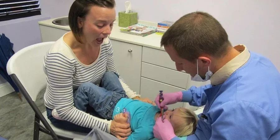                     原创            儿童乳牙龋患率不断飙升：保护孩子的牙齿健康，需要做到这3点