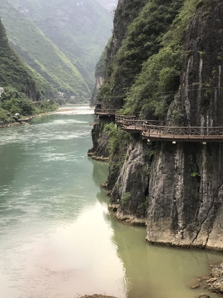 大宁河上的古栈道