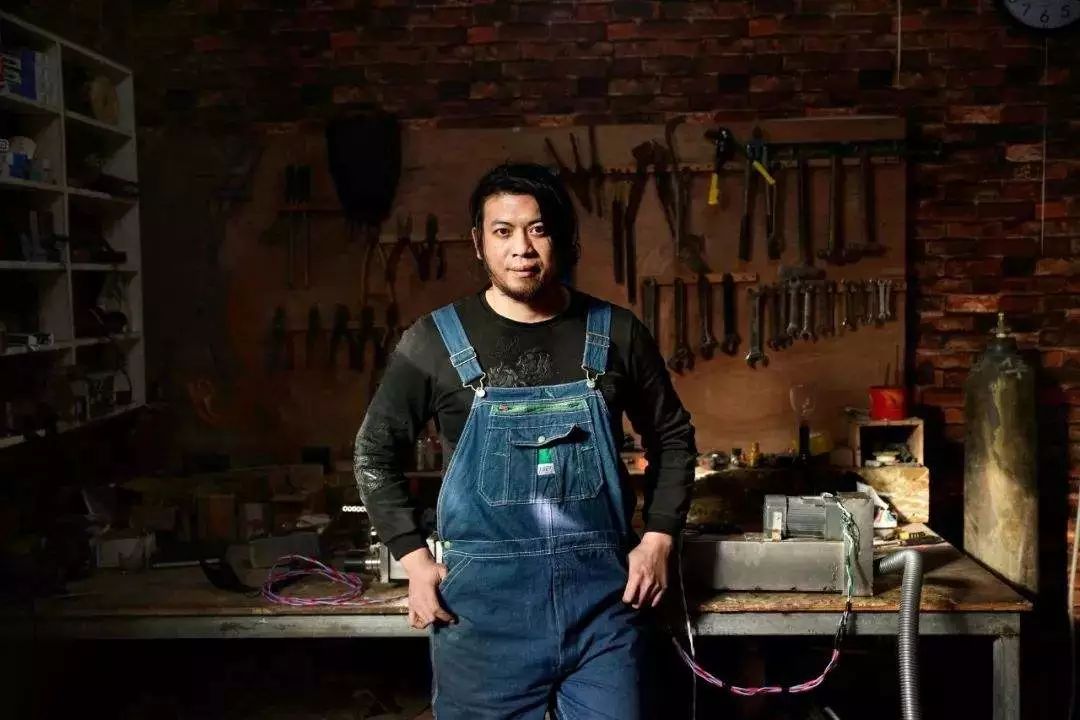 低配版樊少皇火遍日本!这个只发明「废物」的