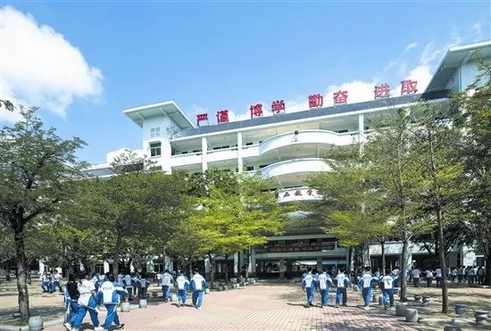 三亚这所中学获评省一级甲等学校,是你的母校