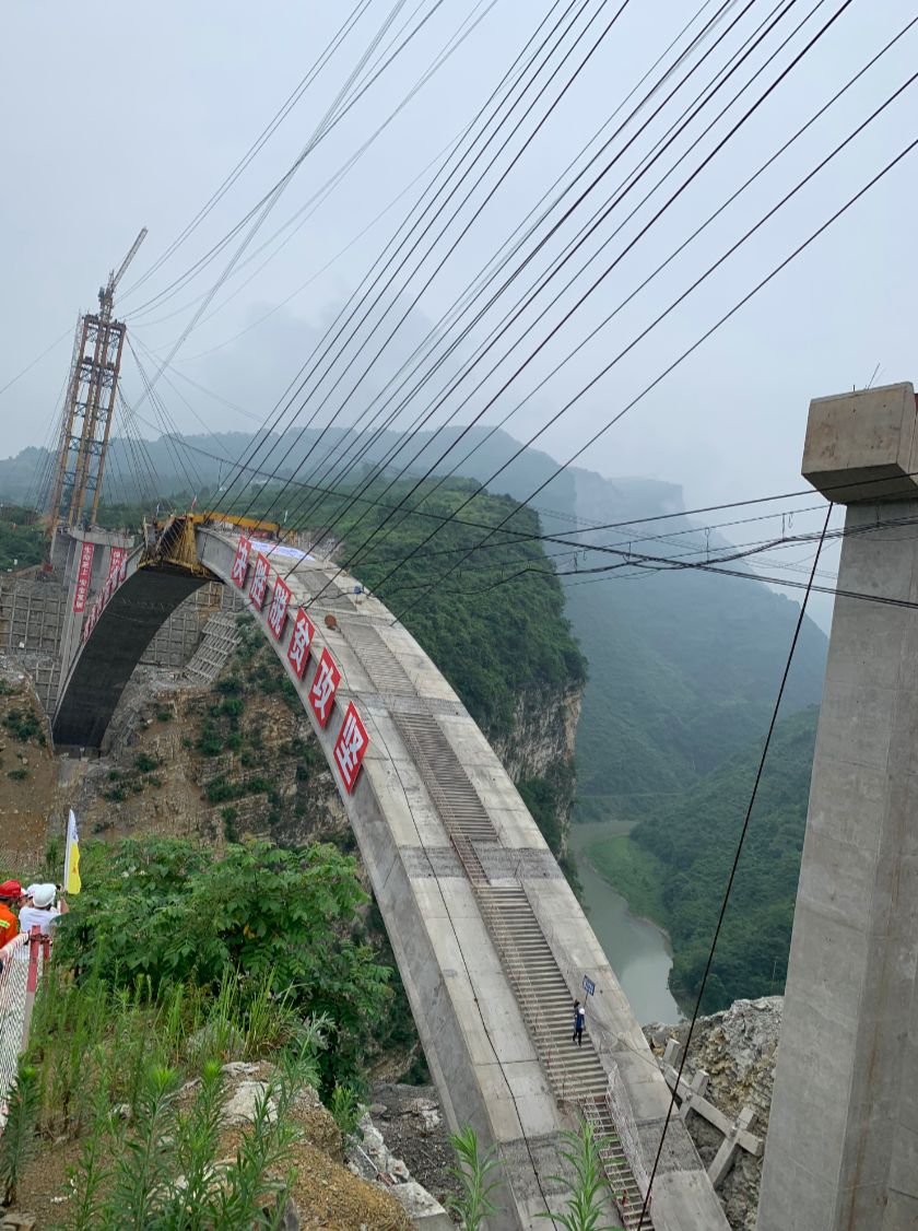 鸡鸣三省大桥主拱圈今日合拢预计年底通车