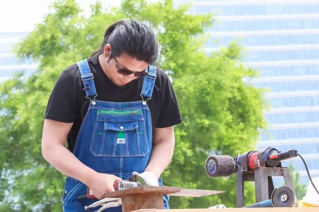 低配版樊少皇火遍日本!这个只发明「废物」的