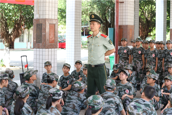 武警钦州支队：联合驻地小学纪念全民族抗战爆发82周年