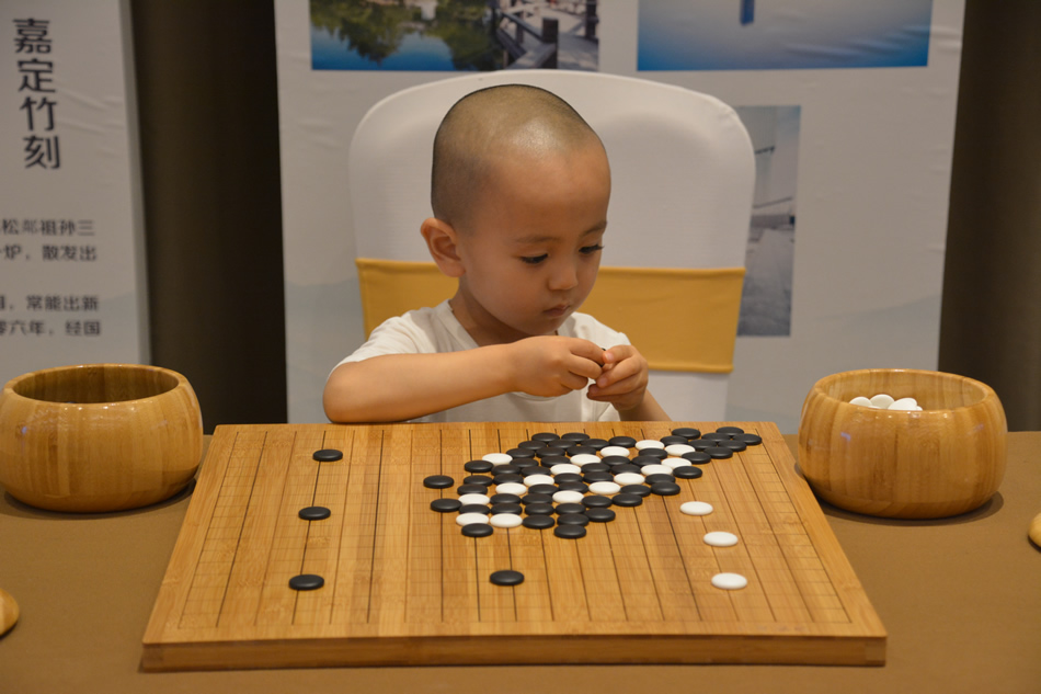 高清-围棋之乡联赛赛场花絮 萌娃下棋可爱无敌