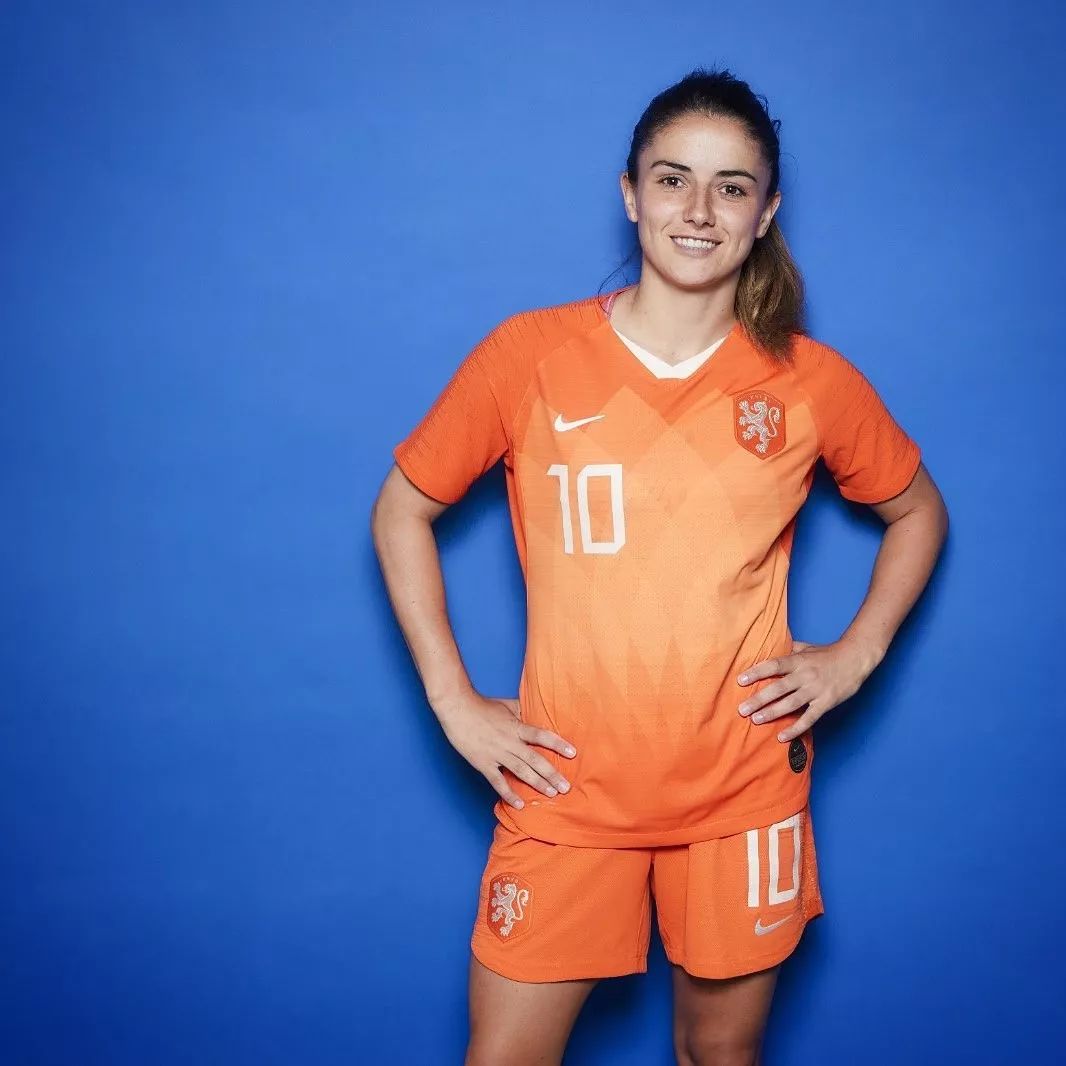 【百花足坛】铿锵玫瑰荷兰微笑天使,女足的颜