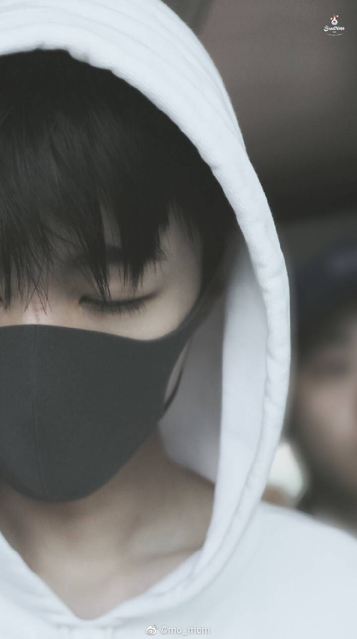 宝藏男孩王俊凯侧脸眼睛睫毛都有戏
