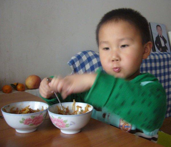                     忠告家长：这两种常见的辅食，最好别给娃吃，后果不仅是长不高