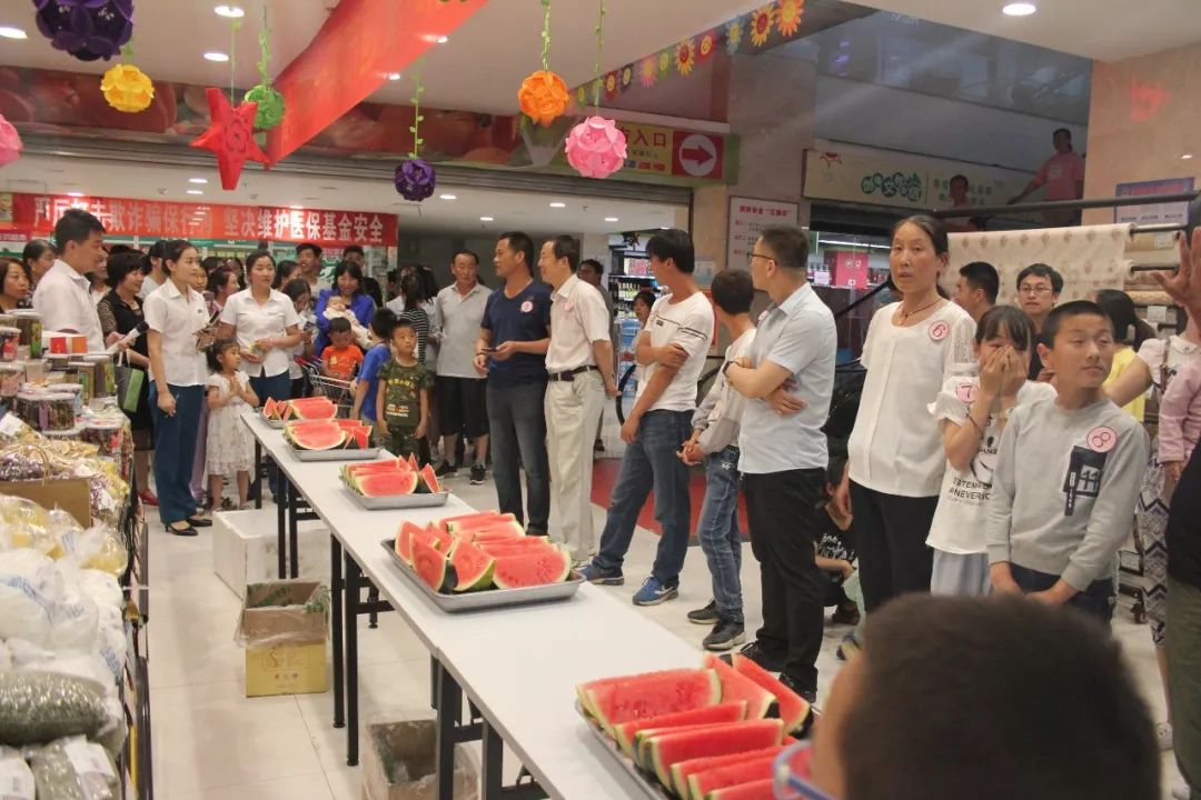 【崇信新世纪商厦超市】吃西瓜比赛活动圆满结束