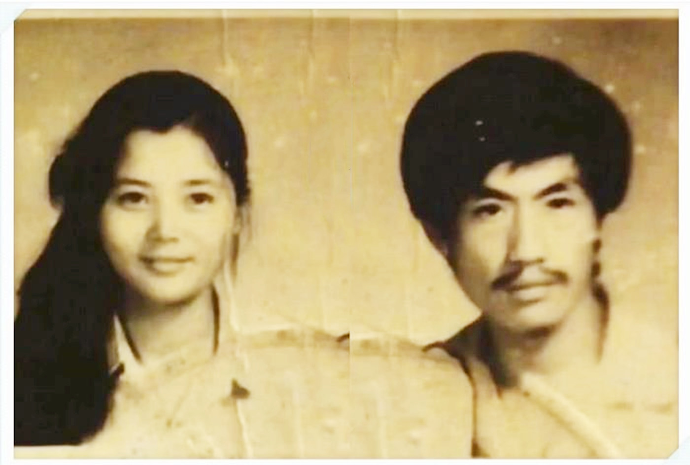 网友组团晒父母结婚照,感慨:幸亏随了妈,爸爸年轻时太丑了