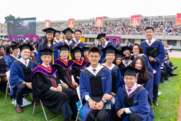 苏世民书院全体学生参加清华大学2019年研究生毕业典 