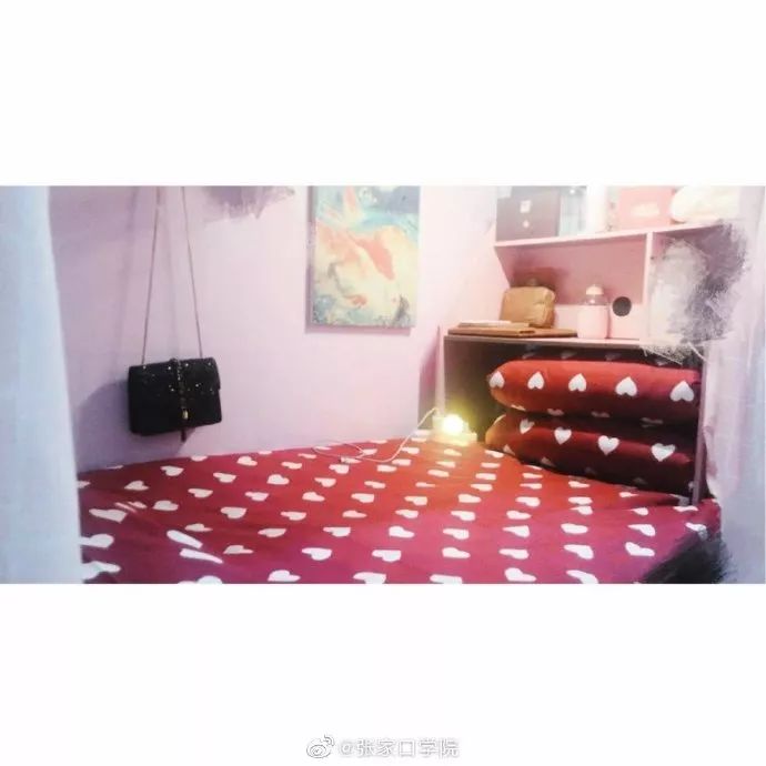 6月29日,@张家口学院发文:小小的宿舍在一番打扮以后还是有别样的