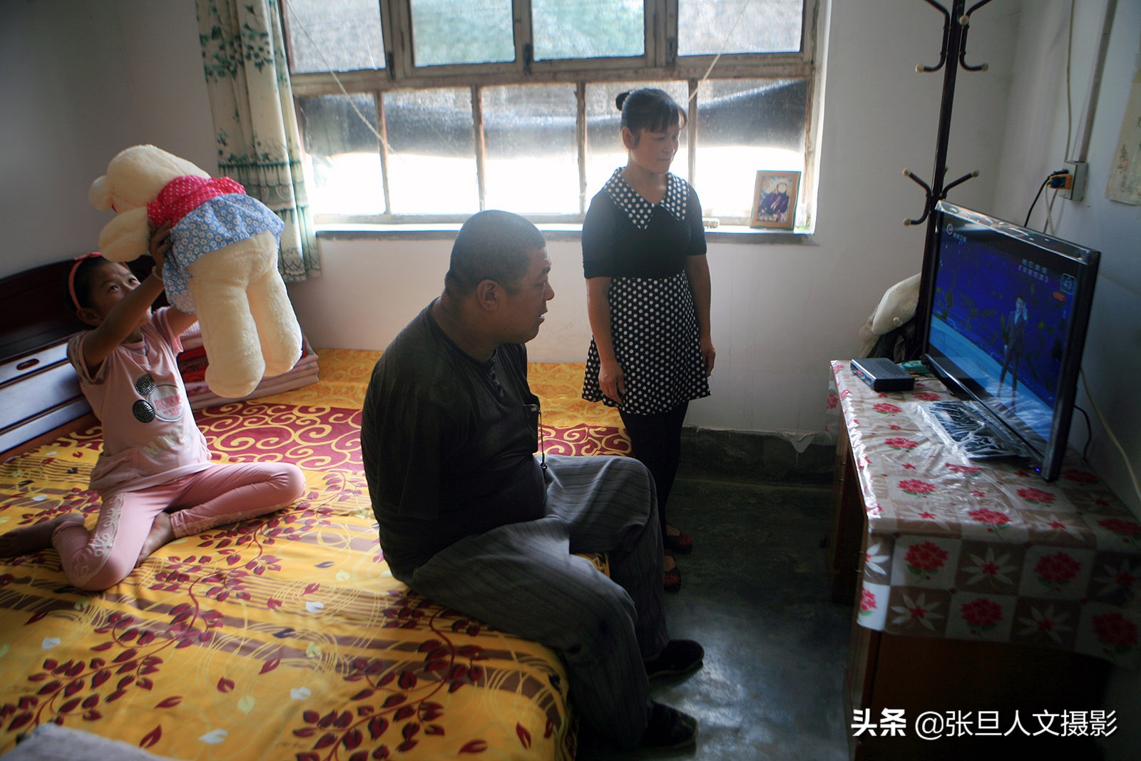 山西一位没手的残疾人 勤劳肯干娶回善良女人做老婆 家庭生活幸福