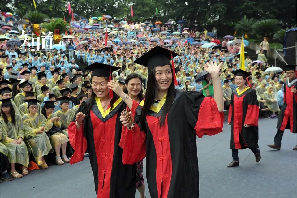 从就业来看,女博士并没有享受到学历带来的太多红利,甚至可以说一毕业