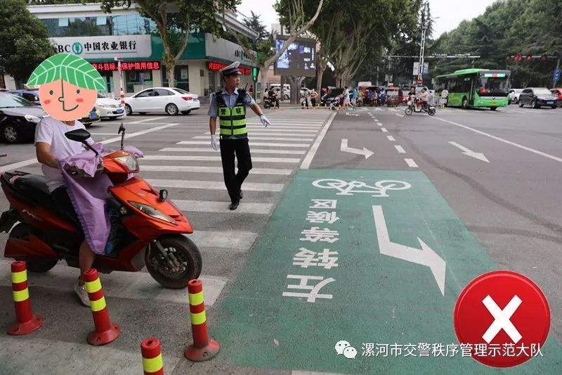 路口四个角专门设置非机动车左转等候区,需左转"二次过街"的非机动车