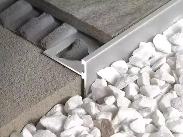 木地板怎么看哪边是收尾的