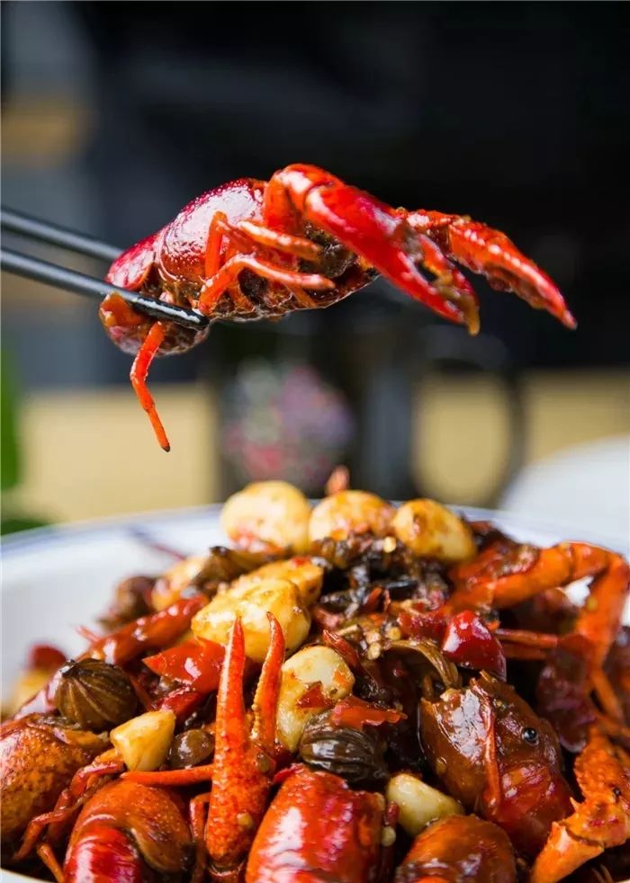 话不多说!今天我们直接送龙虾!网红话梅味哦!
