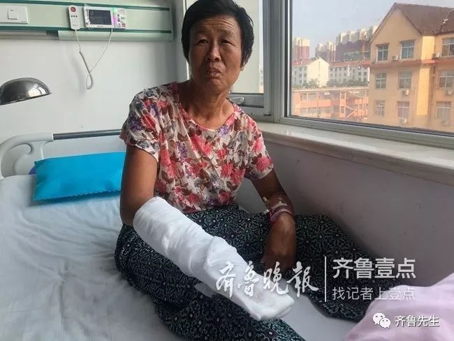 "张女士的小儿子王世梦告诉记者,村里有很多人都认识攻击他母亲的这