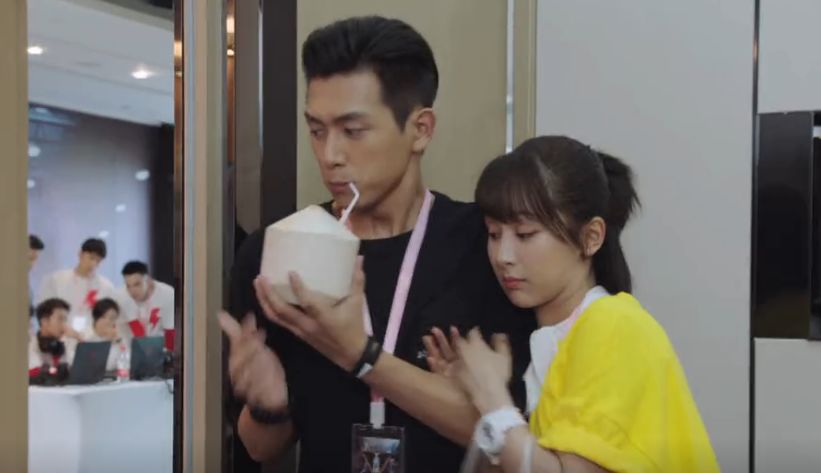 "软萌少女"杨紫追爱"高冷"李现,爱你就要粘着你