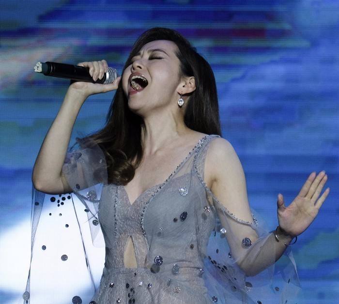 海豚音教学张靓颖 939ec2c91018424bb87f06c2b946be35.jpeg