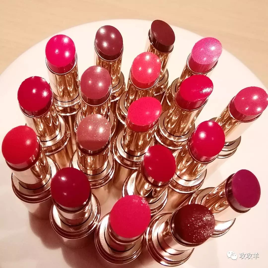 lancome labsolu rouge r唇膏,发色度增加25%,实现浓郁鲜亮色度,不受